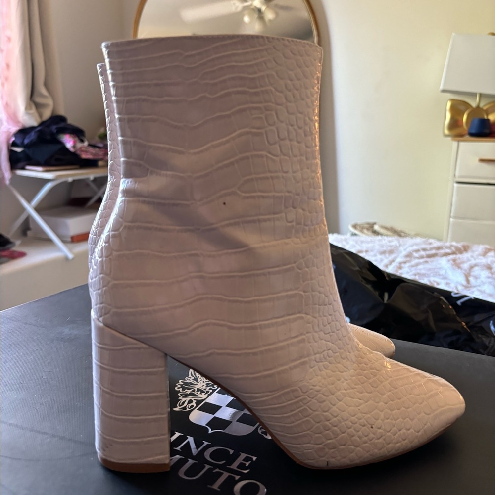 Lulus croc pink booties
